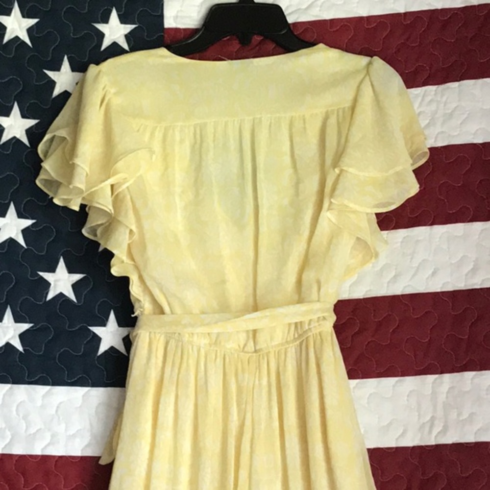 The cute yellow dress - Picture 4 of 5